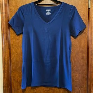 Duluth Trading Women’s No Yank V-Neck Short Sleeve Shirt